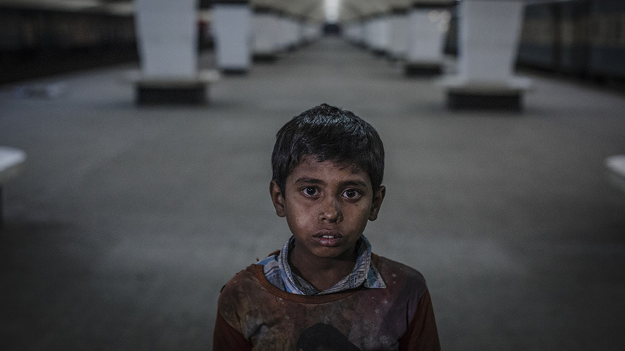 Children living on the street in Bangladesh